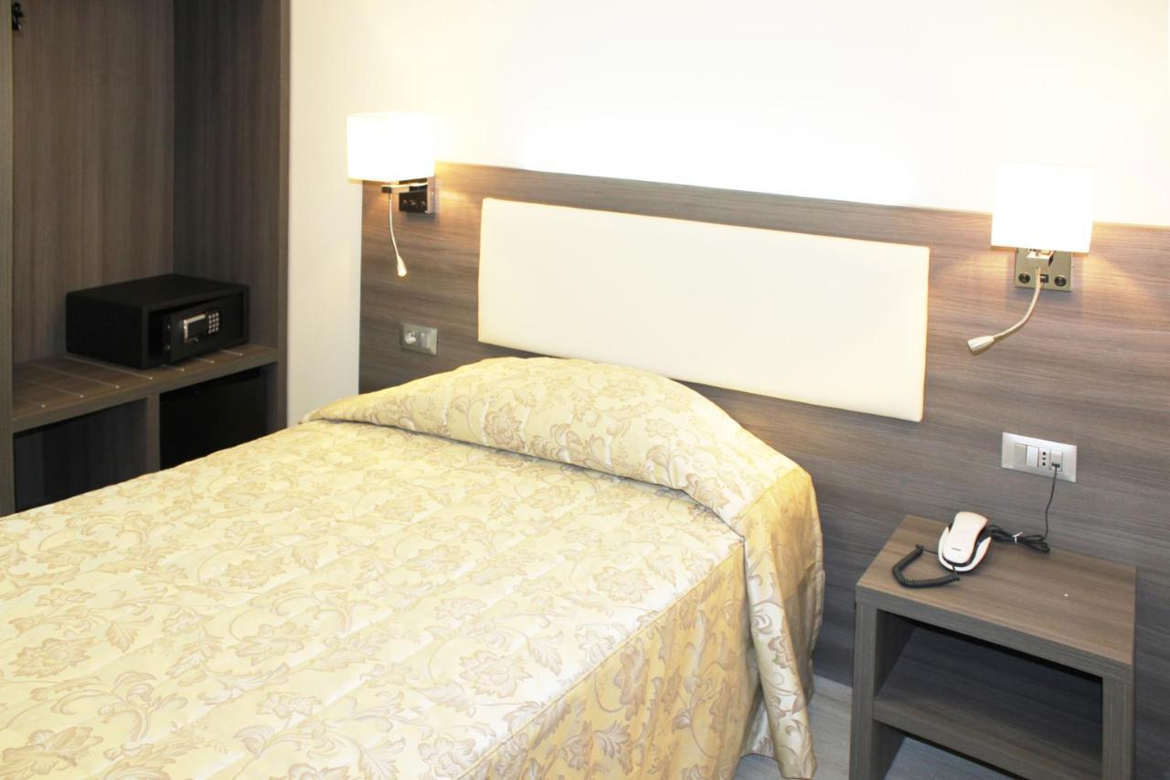 Hotel Metropoli Milano Esterno foto