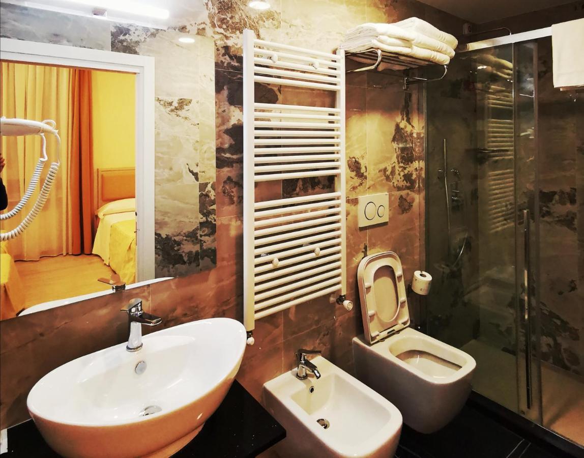 Hotel Metropoli Milano Esterno foto